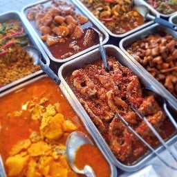 ข้าวราดแกง แกงถุงจารุณี