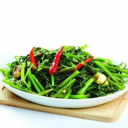 ผัดผักบุ้งไม่ลอยฟ้า