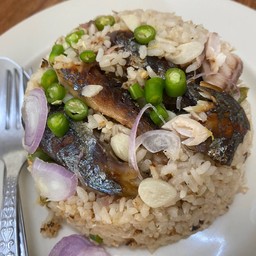 ข้าวผัดน้ำพริกปลาทู