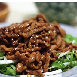 หมูเส้นซอสปักกิ่ง 京酱肉丝