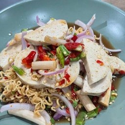 ยำมาม่าหมูยอ