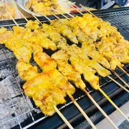 หมูสะเต๊ะ หมู่บ้านร่มเย็น