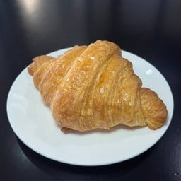 PLAIN CROISSANT (ครัวซองต์เนยสด)