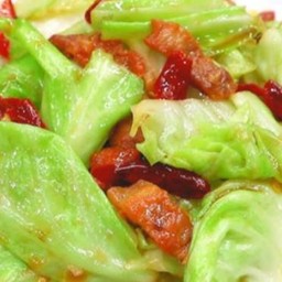 หมูกรอบกะหล่ำปลีผัดน้ำปลา กับข้าว