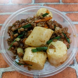 ข้าวราดผัดหมูสับบนเต้าหู้ไข่