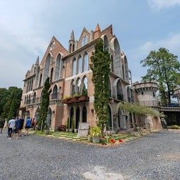 Cafe Laura Bar & Restaueant สาขา3 สาริกา