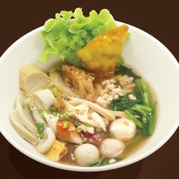 เกาเหลา ลูกชิ้นปลา ไก่รวน ไก่ฉีก