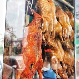 เปิดครึ่งตัว