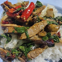 กระเพราเป็ดราดข้าว