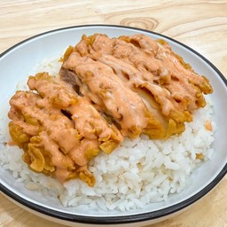ข้าวไก่ทอด ซอสสไปซี่มาโย