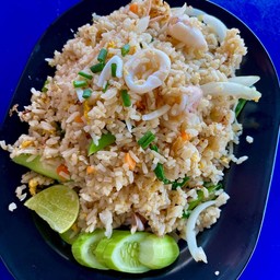 ข้าวผัดปลาหมึก