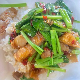 คะน้าหมูกรอบเป็นกับข้าว