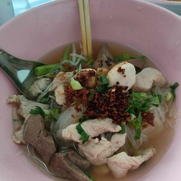 เส้นเล็กน้ำใสเนื้อ