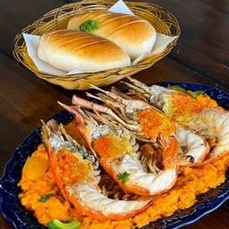 กุ้งแม่น้ำผัดผงกระหรี่+หมั่นโถว