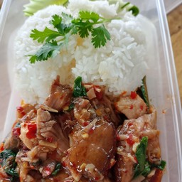 ข้าวกะเพราขาหมู