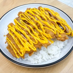 ข้าวไก่ทอด ซอสชีส