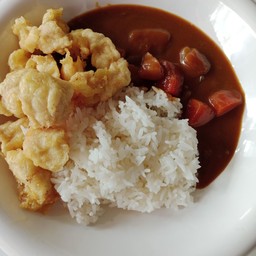 ข้าวแกงกะหรี่ไก่ทอด