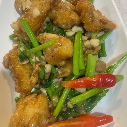 ปลาเก๋าผัดคื่นช่าย 芹菜炒石斑魚