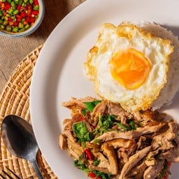 กระเพราเป็ดราดข้าว