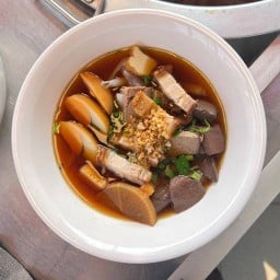 ก๋วยจั๊บป้ายแดง (น้ำข้น) สาขาปั้มซัสโก้ยางใหญ่ ก่อนถึงเจ้าสัว