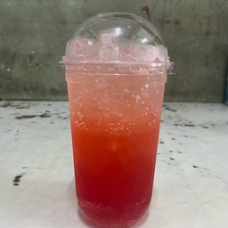 สตรอว์เบอร์รี่โซดา