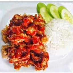 ข้าวไก่กรอบซอสบาบีคิว