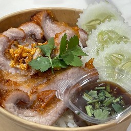 ข้าวคอหมูทอดน้ำปลาพร้อม น้ำจิ้มแจ่ว