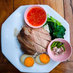 เอกข้าวขาหมู ข้าวมันไก่(เจ้าเก่ารพ.บางใหญ่)