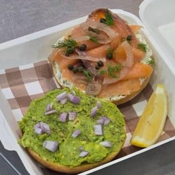 Smoked Salmon & Avocado Bagel 🥯🥑🍣