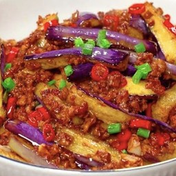 มะเขือยาวปลาเค็มอบหม้อดิน 咸鱼肉末茄子煲