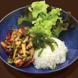 ข้าว กะเพราไก่พริกแห้ง