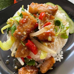 กะเพราหมูกรอบ