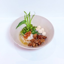 ก๋วยเตี๋ยวน้ำใสหมูตุ๋น