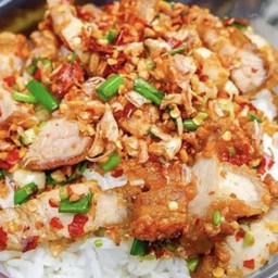 ข้าวหมูกรอบคั่วพริกเกลือ