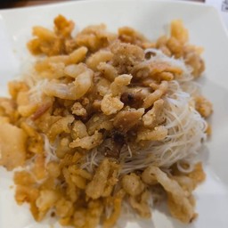 เส้นหมี่แซ่บวัน (เส้นหมี่+กากหมู)