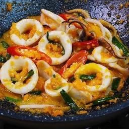 (กับข้าว) ปลาหมึกผัดไข่เค็ม