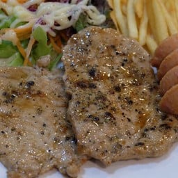 สเต็กหมูหมูไส้กรอก