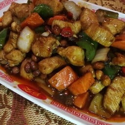 ไก่ผัดถั่วลิสง
