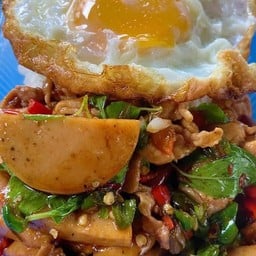 กระเพราหมูยอหมูสับ
