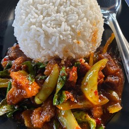 พริกแกงหมูกรอบ