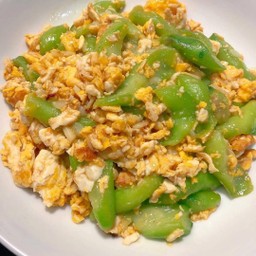 ข้าวราดแตงกวาผัดไข่