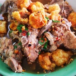 ก๋วยเตี๋ยว ยายนอม