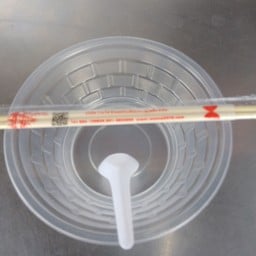 ถ้วยโฟม ซ้อน ตะเกียบ  ชุดละ 10