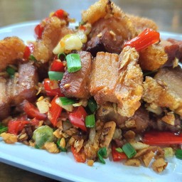 หมูกรอบคั่วพริกเกลือ 椒盐烧肉