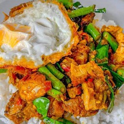ข้าวผัดพริกแกง