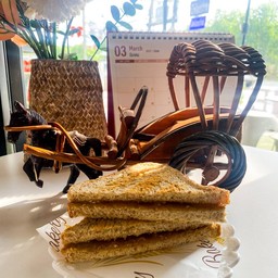 ขนมปังปิ้ง สังขยาใบเตยไข่โบราณ