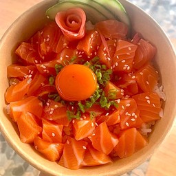ข้าวหน้าแซลมอน+ไข่ดอง