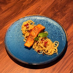 Chilli Salmon | แซลม่อนพริกแห้ง