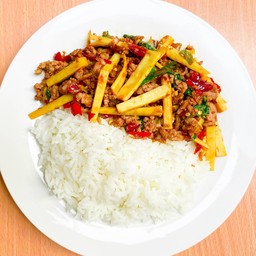 กะเพราหน่อไม้เนื้อสับ