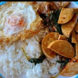 ข้าวราดเครื่องแกงไก่ยอ